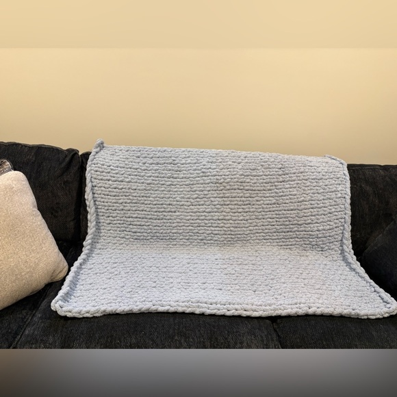 Handmade Chunky Blanket - Picture 3 of 5